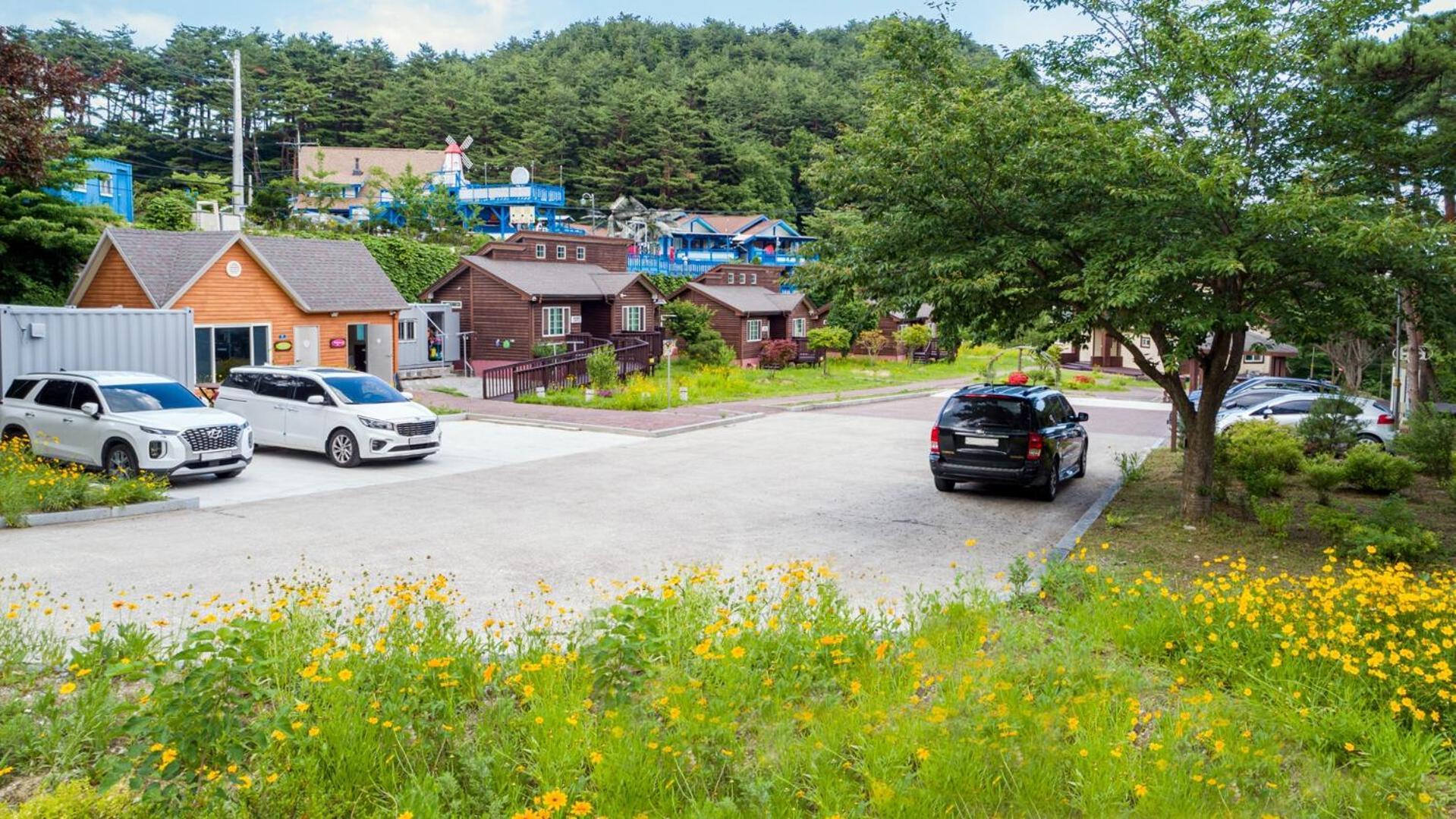 Gangneung Yasaenghwa Maeul Hotel Exterior photo